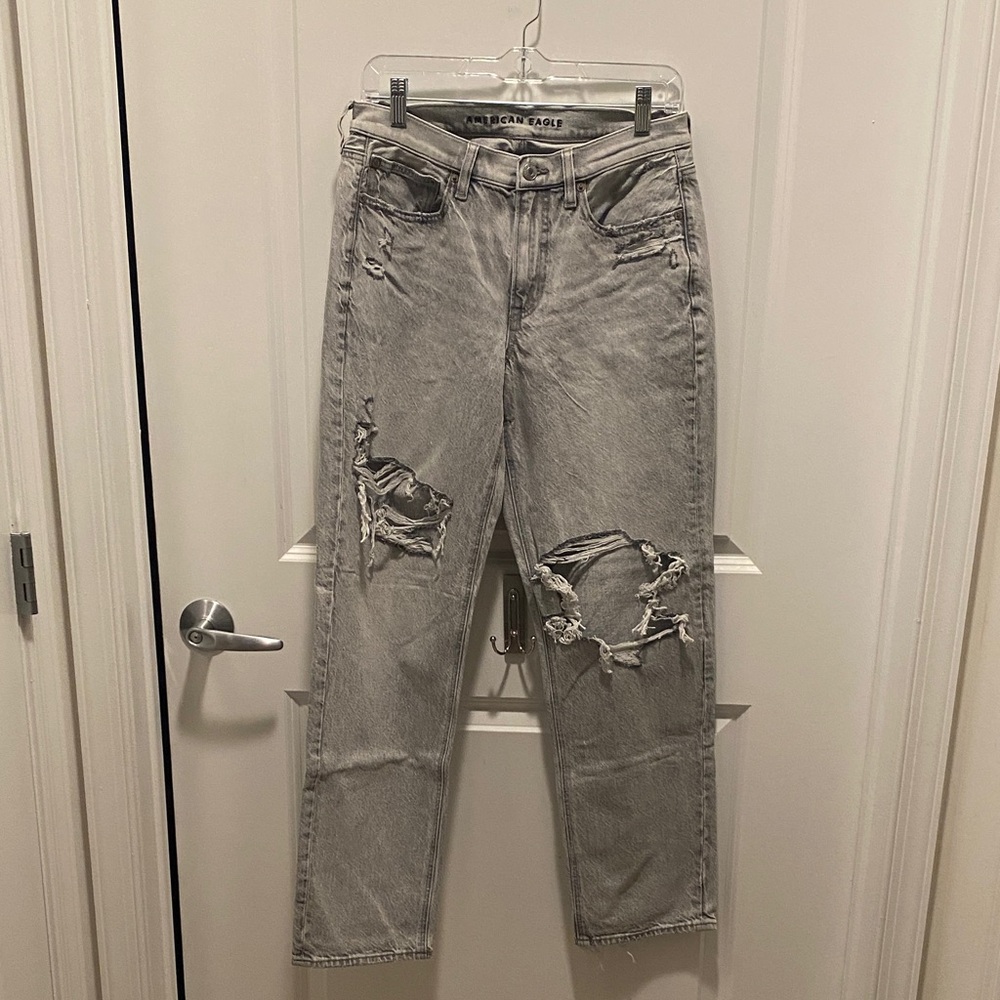 American Eagle Outfitters Women's Light Gray Distressed Boyfriend Jeans